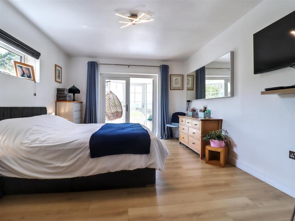 Principal bedroom