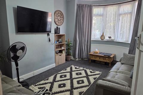 3 bedroom semi-detached house to rent, Beechwood Road, Luton LU4