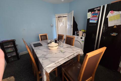 3 bedroom semi-detached house to rent, Beechwood Road, Luton LU4
