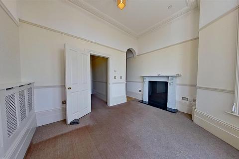 1 bedroom flat to rent, SEA VIEWS!