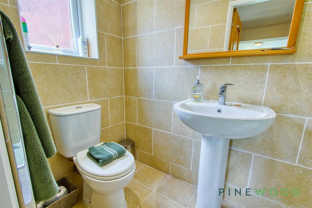 Ensuite (bedroom 1)