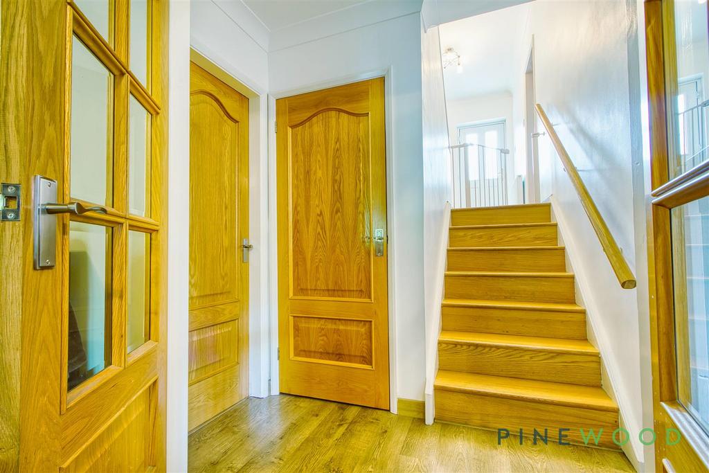 Lower level hall + (utility)