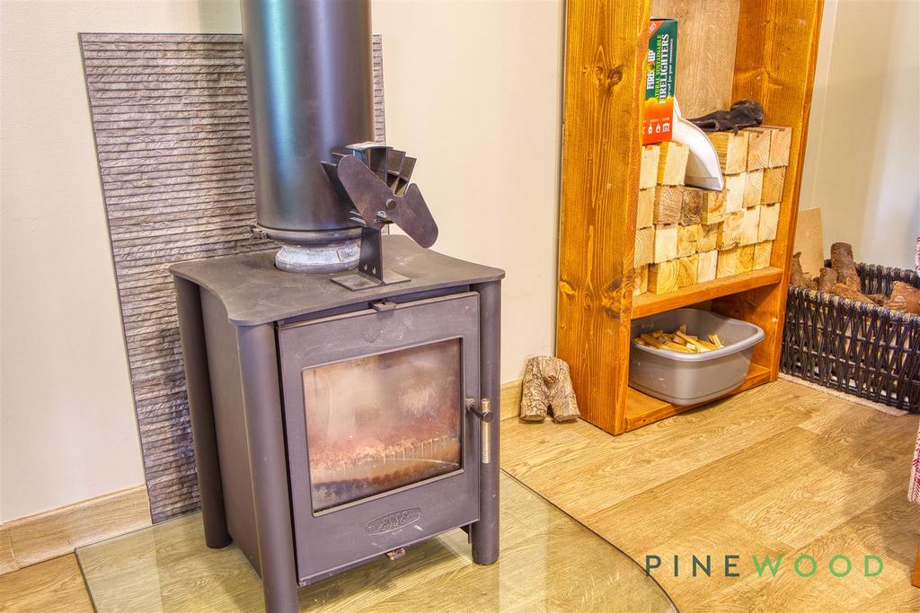 Lounge (log burner)
