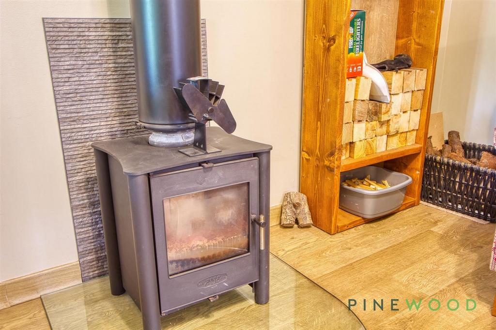 Lounge (log burner)