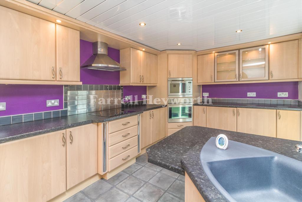 Kitchen image 3