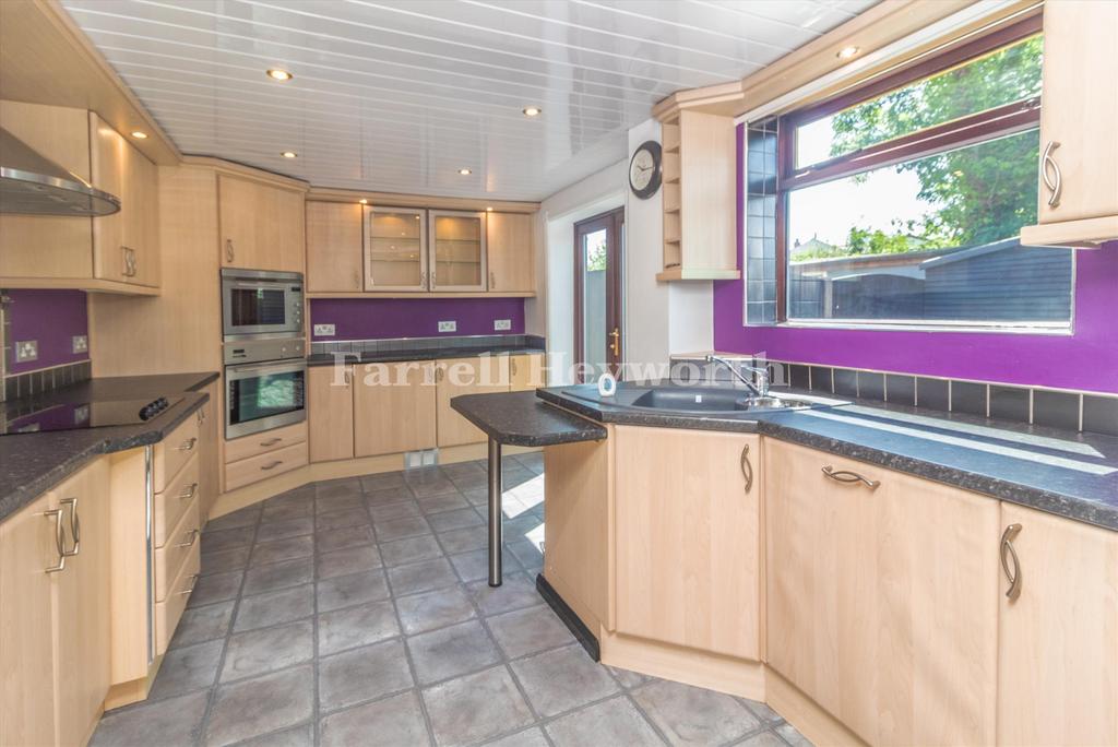 Kitchen image 4