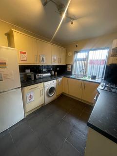 3 bedroom flat to rent, Dunstable Road, LU4 8DA