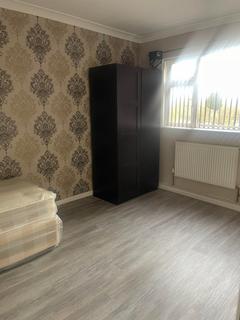 3 bedroom flat to rent, Dunstable Road, LU4 8DA