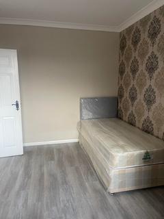 3 bedroom flat to rent, Dunstable Road, LU4 8DA