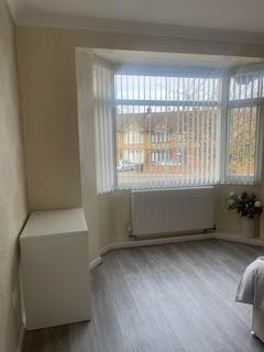3 bedroom flat to rent, Dunstable Road, LU4 8DA
