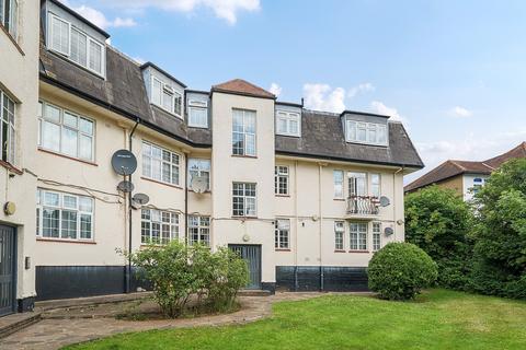 Glendale Avenue, Edgware, Greater London. HA8 8HP