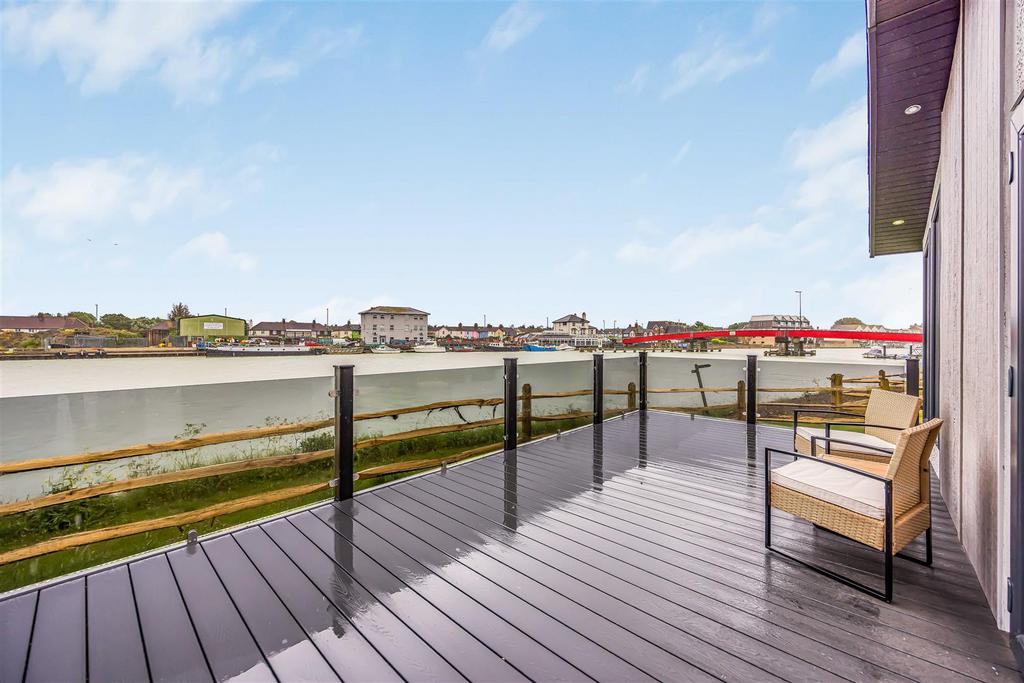 Plot 17 Littlehampton Marina-Small-Portico Marketin