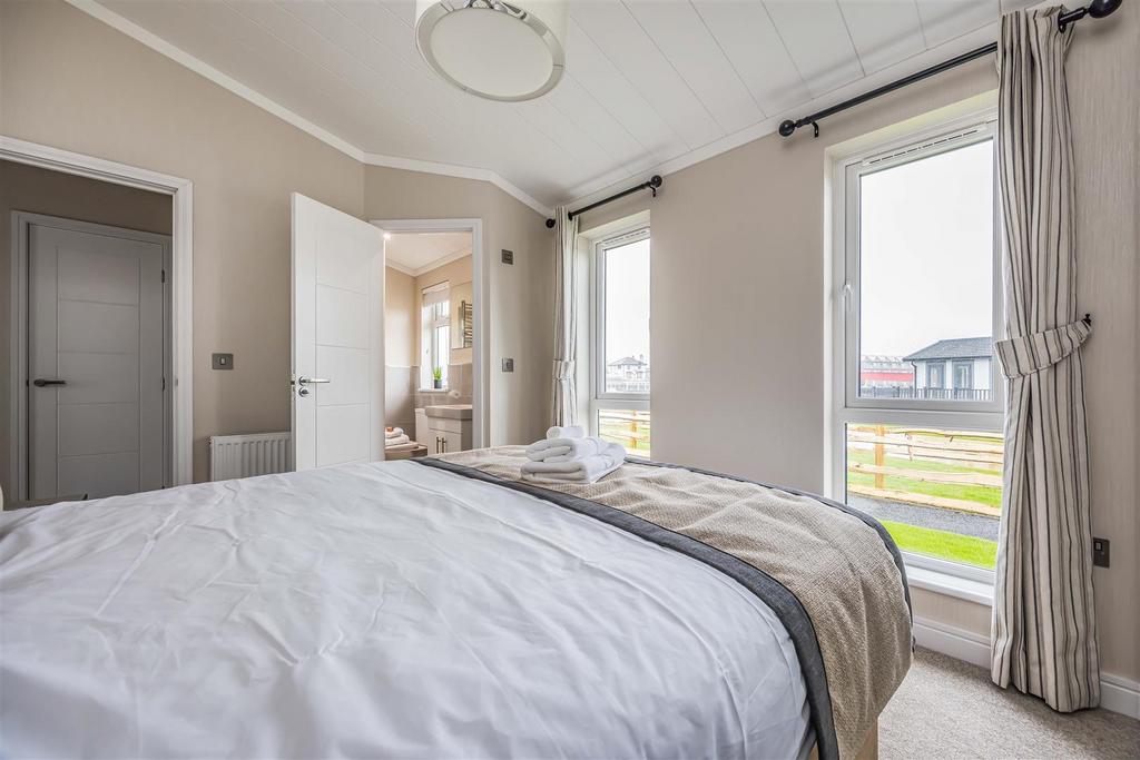 Plot 17 Littlehampton Marina-Small-Portico Marketin