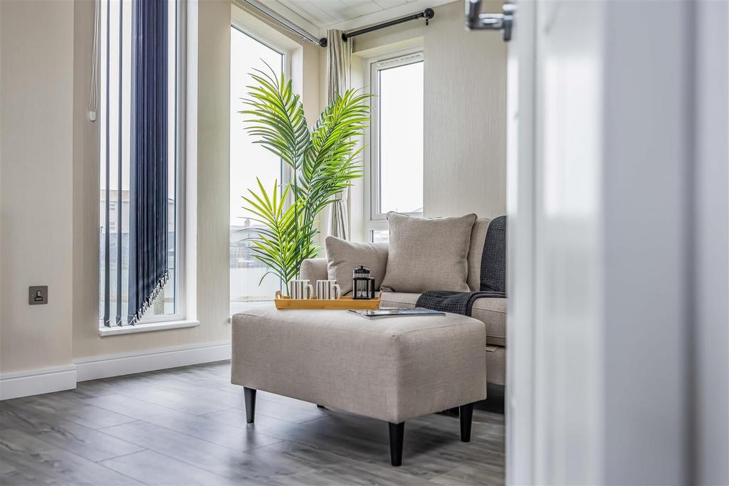 Plot 17 Littlehampton Marina-Small-Portico Marketin