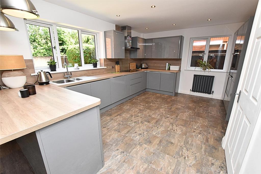 Living dining kitchen