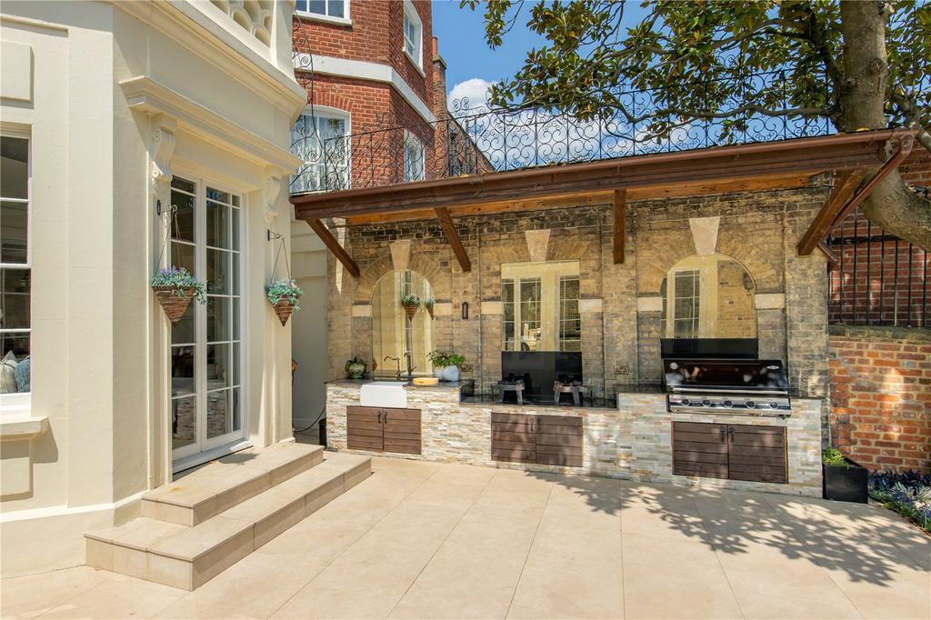 Outdoor Kitchen