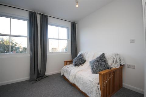 Studio to rent, Upper Richmond Road West, East Sheen, SW14