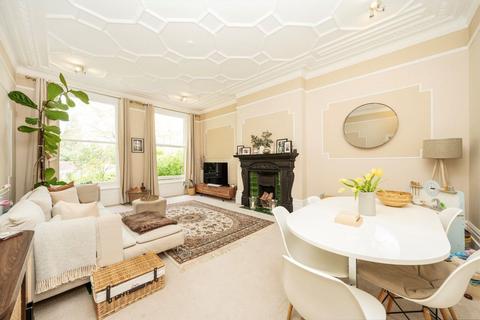 2 bedroom flat for sale, Avenue Road, London N6