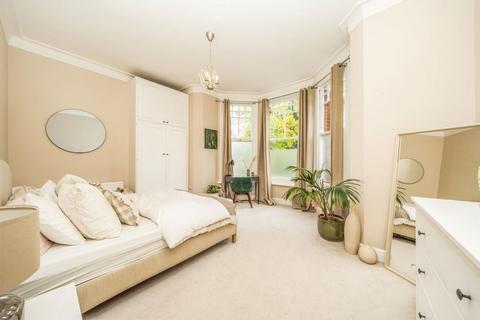 2 bedroom flat for sale, Avenue Road, London N6