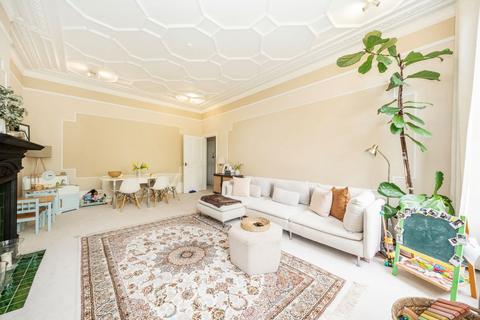 2 bedroom flat for sale, Avenue Road, London N6