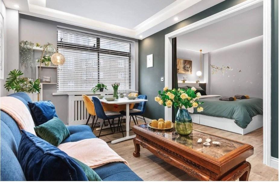 W1 H, Dudley Court, Upper Berkeley Street, London