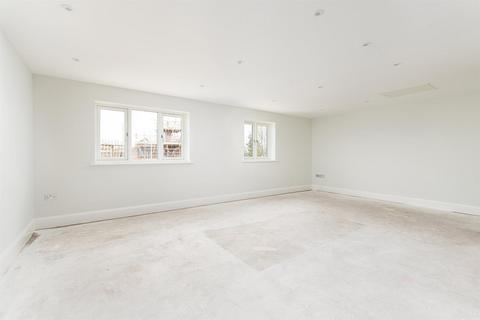 2 bedroom flat for sale, Polebarn Road, Trowbridge BA14