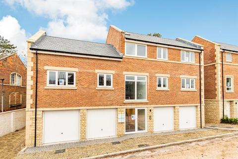 2 bedroom flat for sale, Polebarn Road, Trowbridge BA14