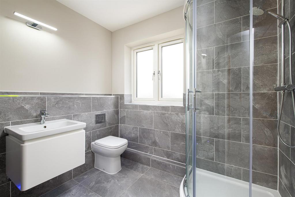 Bedroom1 Ensuite.jpg