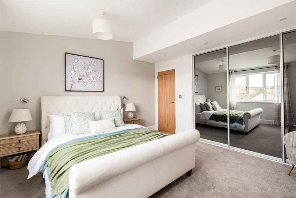 Bedroom1 3.jpg