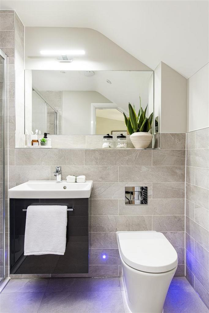 Bedroom1 Ensuite 2.jpg