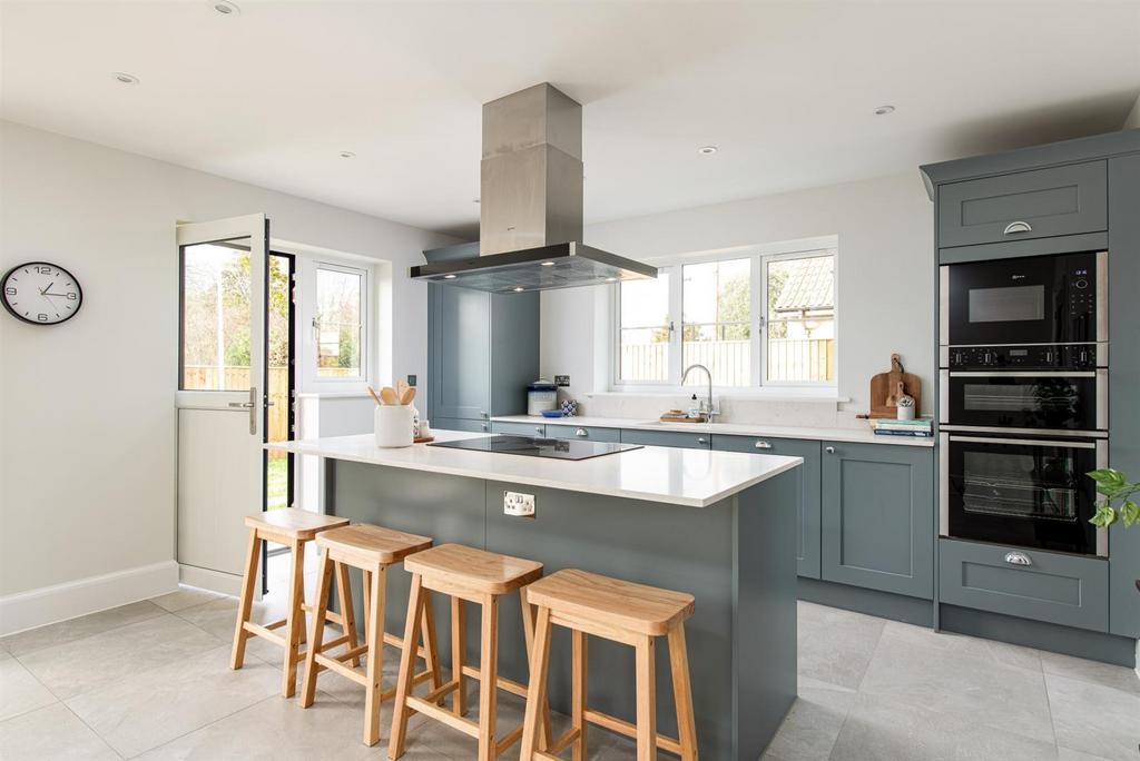 Kitchen 1.jpg