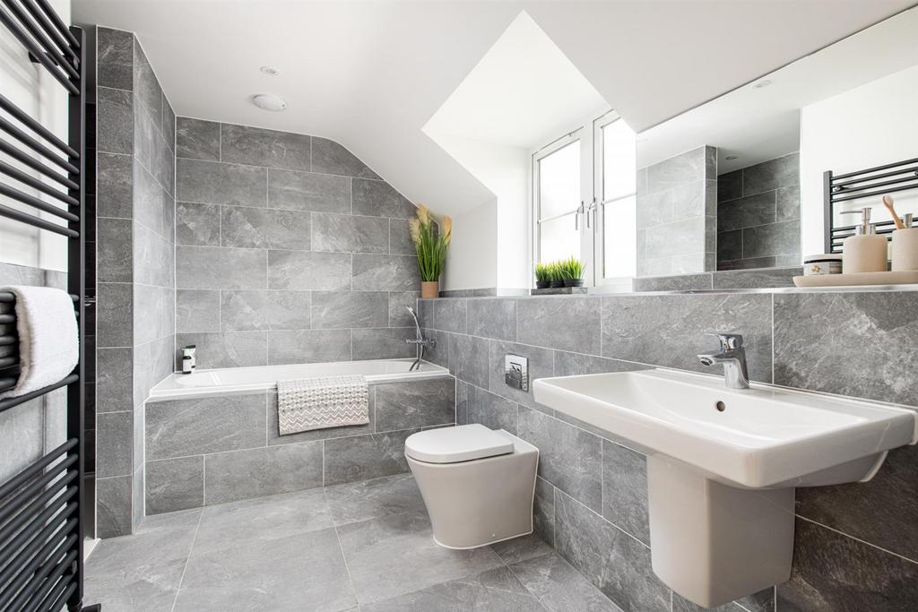 Bathroom 1.jpg