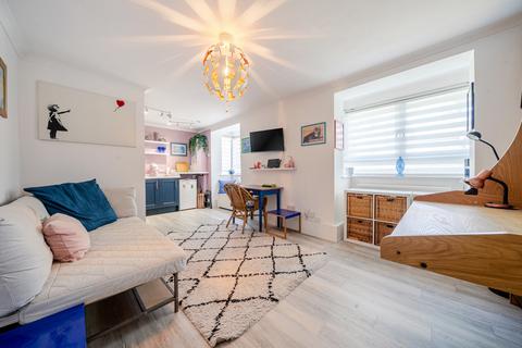undefined, Station Road, Teddington, TW11