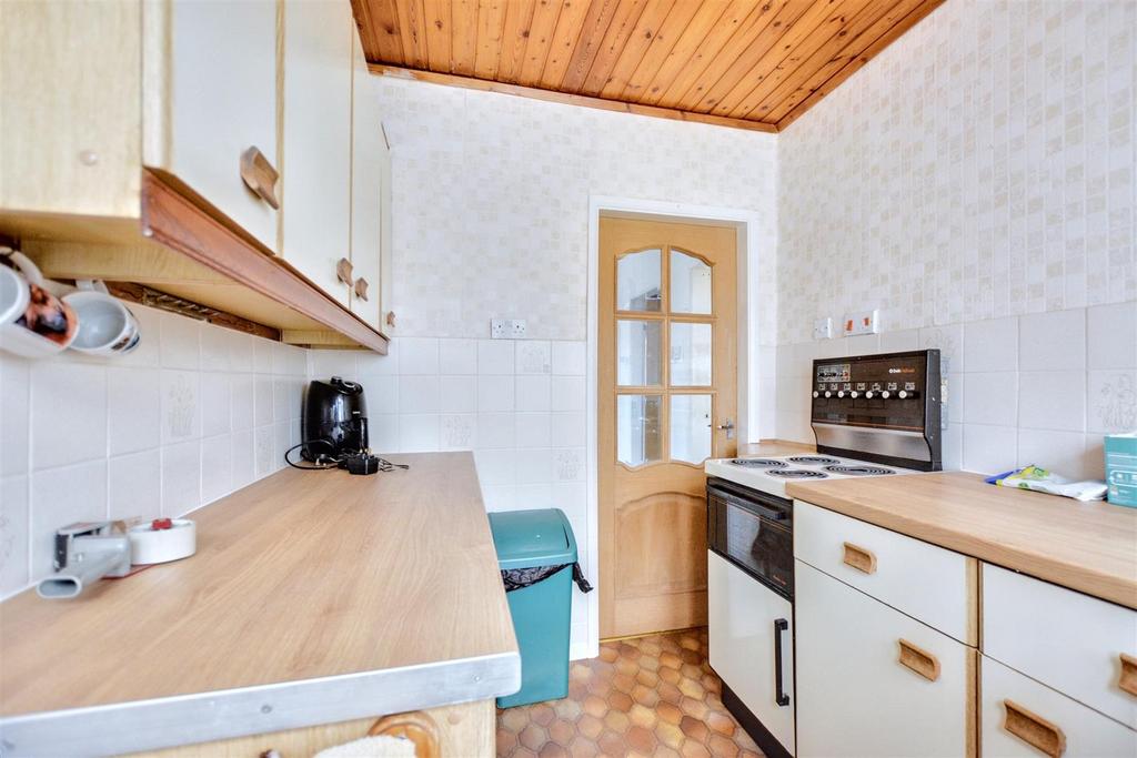 Kitchen 2.jpeg