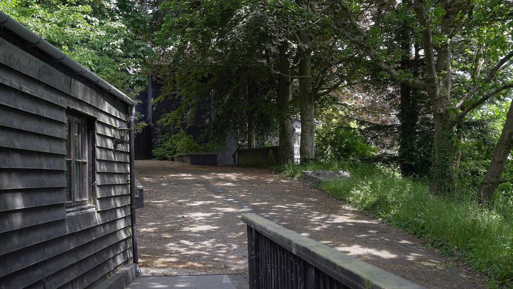 Studio Cabin and Summer House
