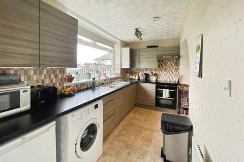 2 bedroom semi-detached house for sale, Farfield Grove, Bradford BD6