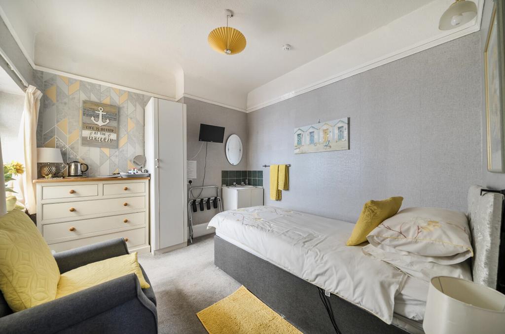 1297196-9-683720f...