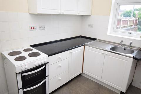 2 bedroom end of terrace house to rent, Woodcock Street, Wakefield WF1
