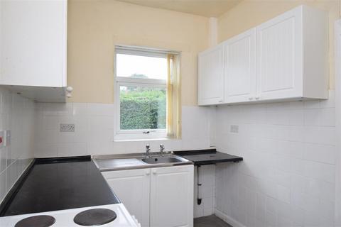 2 bedroom end of terrace house to rent, Woodcock Street, Wakefield WF1