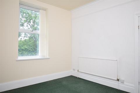 2 bedroom end of terrace house to rent, Woodcock Street, Wakefield WF1