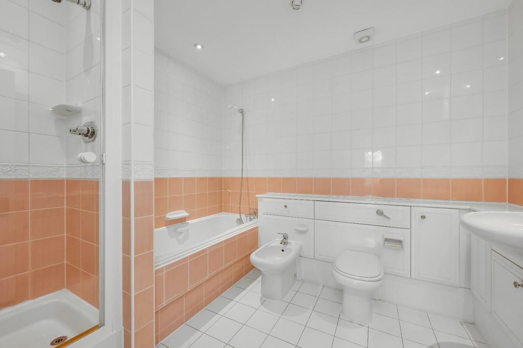 Main En Suite
