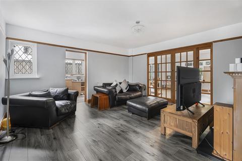 undefined, Aldenham Avenue, Radlett
