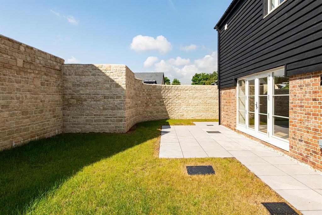 Plot 16 Garden 1.jpg