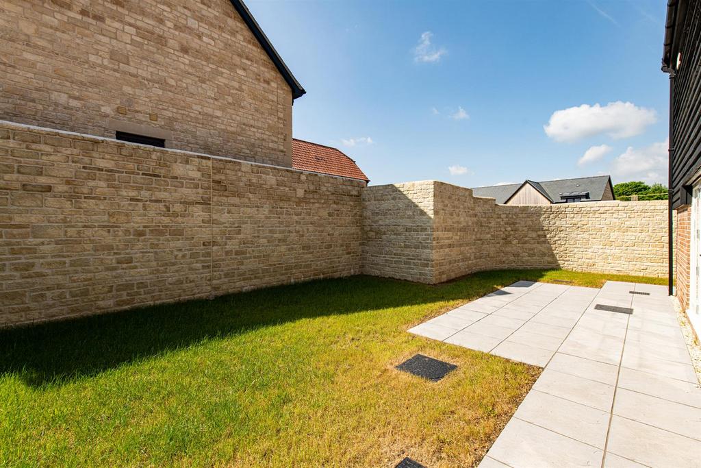 Plot 16 Garden 3.jpg