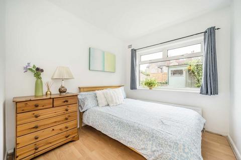 undefined, Bishops Park Road, London