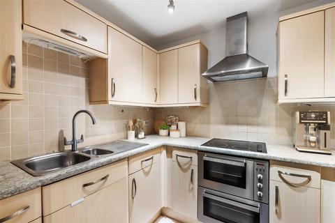 2 bedroom retirement property for sale, HOLLY COURT, LEATHERHEAD, KT22
