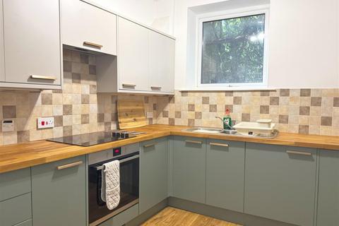 3 bedroom house to rent, Greencliffe Drive, York