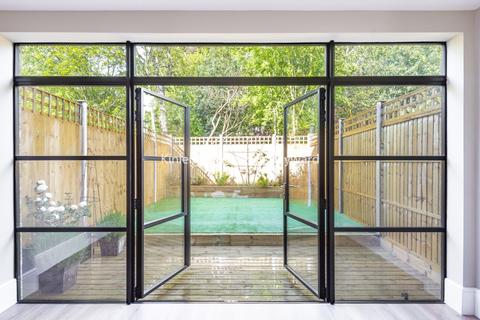 2 bedroom flat to rent, St. Faiths Road, London, SE21