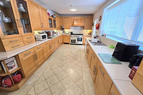 9 bedroom chalet for sale, Youell Avenue, Gorleston