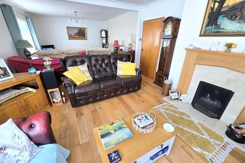 9 bedroom chalet for sale, Youell Avenue, Gorleston
